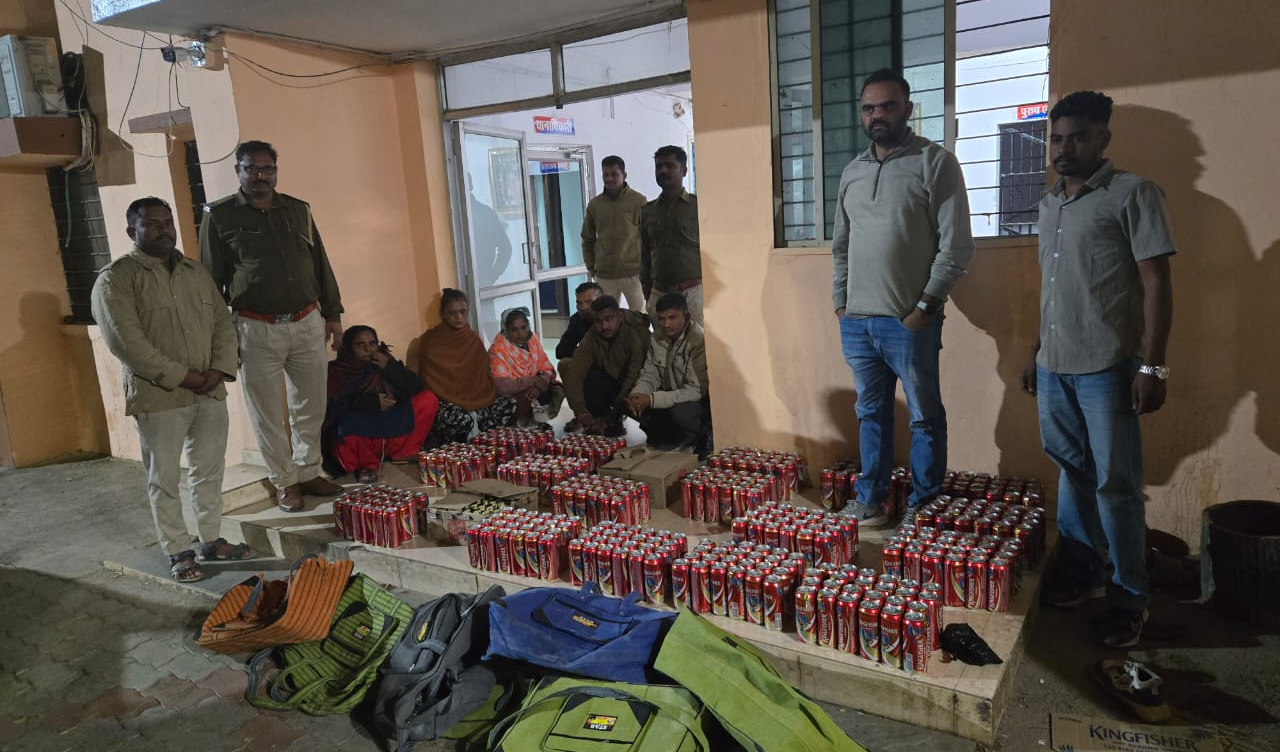 बिछीवाड़ा में जिला विशेष टीम (DST) की बड़ी कार्रवाई: EECO गाड़ी से 19 पेटी अवैध शराब जब्त, 6 तस्कर डिटेन