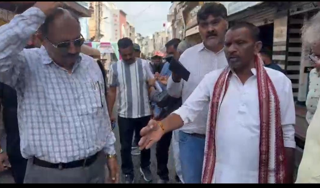 विधायक सागवाड़ा शंकर लाल डेचा ने आरयूआईडीपी कार्यों का किया निरीक्षण, गुणवत्तापूर्ण कार्य के निर्देश,धीमी गति कार्य पर जताया रोष