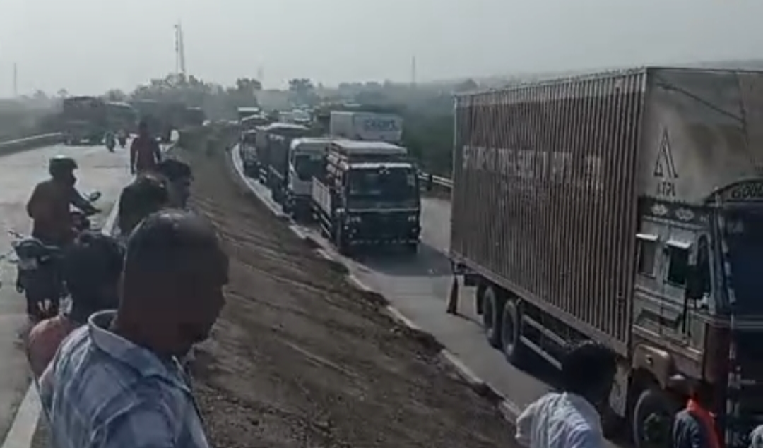 दरा स्टेशन पर बड़ा हादसा टलाः ट्रेलर में तकनीकी खामी से मचा हड़कंप