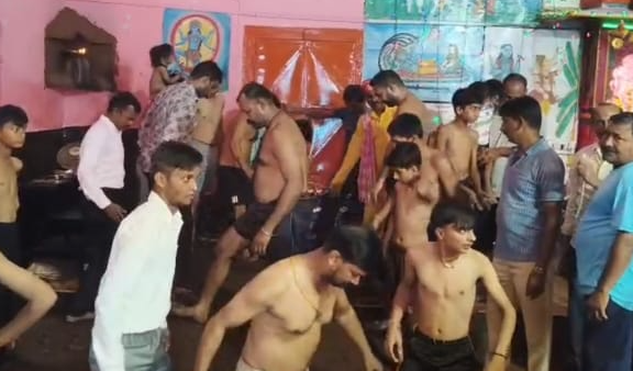 पहलवानों ने पैरों से कुचलकर किया रावण वध  कोटा के नांता में 150 साल पुरानी परंपरा आज भी जीवित