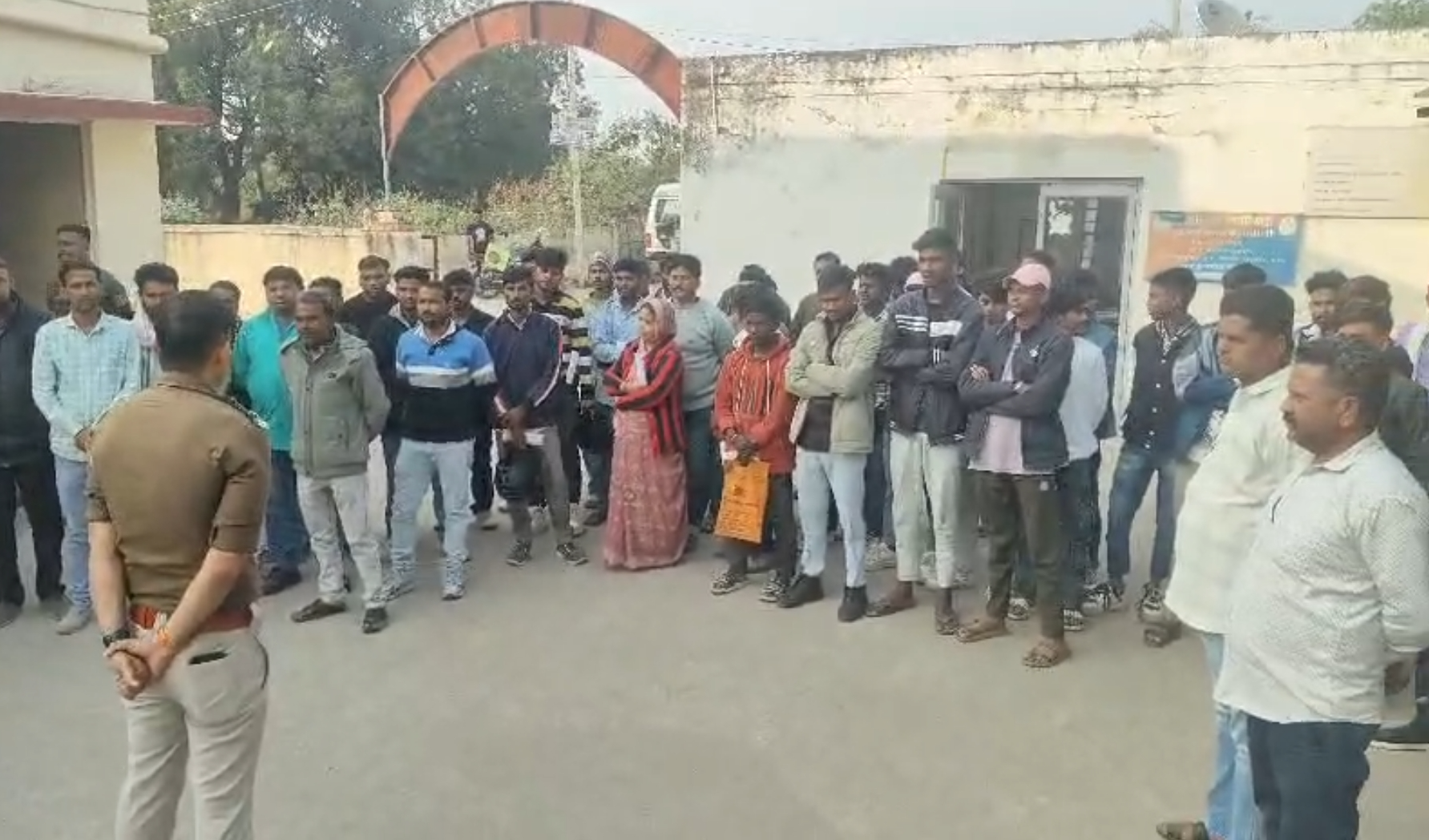 रहना है तो ढंग से रह लो वरना मेरा काम करने का यही तरीका है थानाधिकारी अजय सिंह राव की  पावर बाइकर्स को चेतावनी